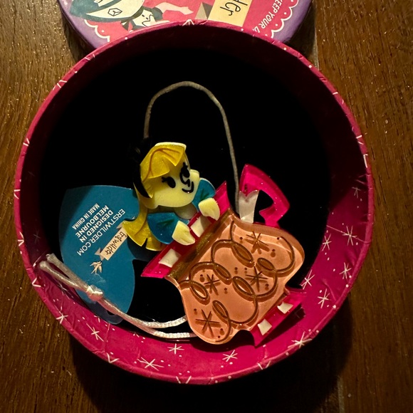 Alice’s Wonderland Tea Cup Brooch by Erstwilder - Picture 4 of 7